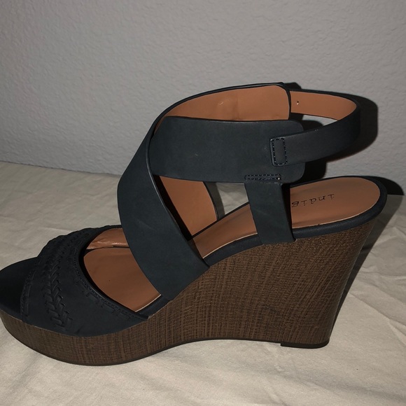Size 10 dark blue wedges - Picture 2 of 3